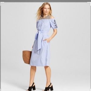 Embroidered Belted dress, like new!